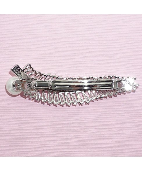 Luxurious Cubiczirconia Leaf With Pearl Barrette